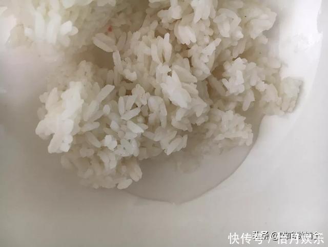 这个比白米饭营养高出好几个档!一口平底锅搞定娃喜欢的饭!