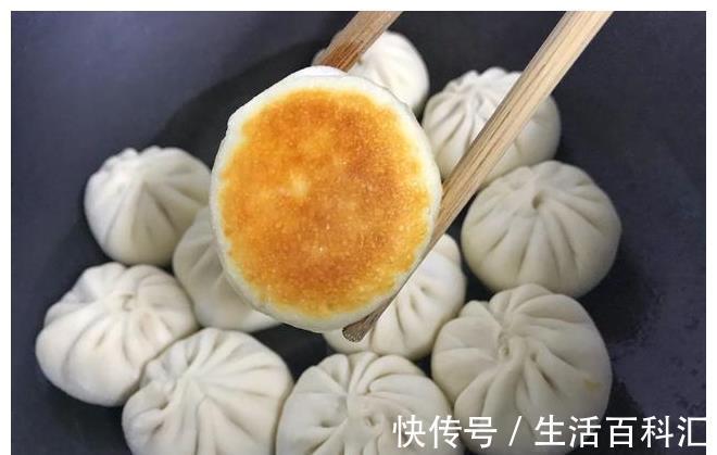外皮|生煎包好吃有诀窍,记住2点,外皮松软底部酥脆,咬一口还爆汁