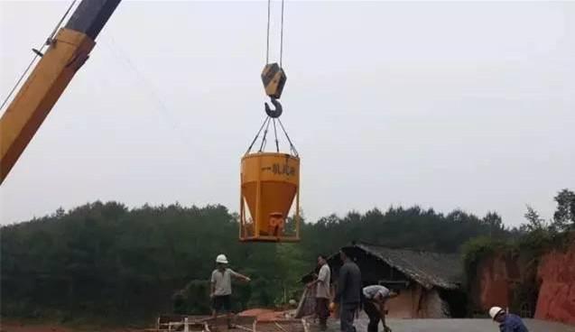 开山|70后老夫妻合伙开山,40万为孩子建独一无二的2层婚房,牛!