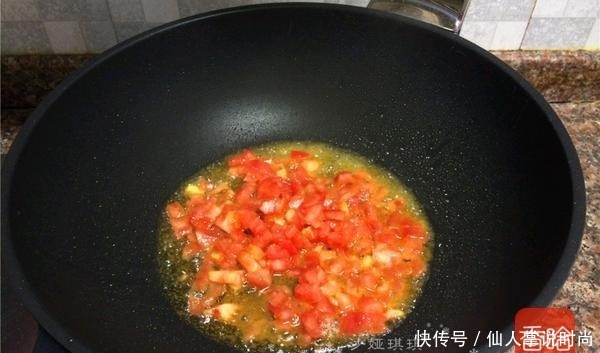 它和金针菇是“黄金搭档”,天冷焖一锅,吃到汤汁都不剩