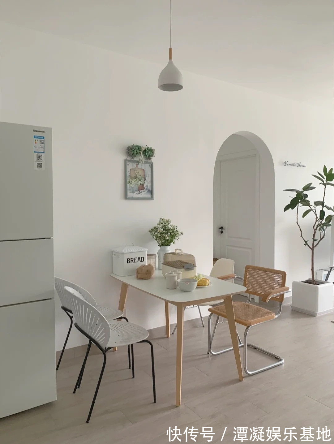 石膏线|她家全屋大白墙,不吊顶,不做石膏线,太干净舒适了,看着真舒服