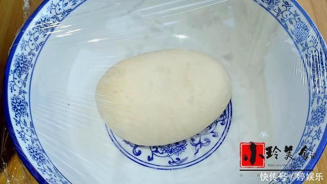 1碗面粉加半碗红豆，教你做红豆蜂蜜卷，松软香甜，全家人都爱吃