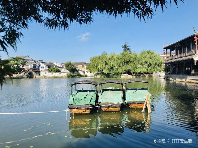 唐代诗人韦庄的诗句对江南是这样描述的：人人尽说江南好，江南只合游人老