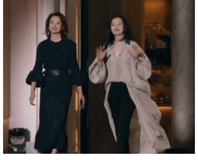 董卿|董卿和咏梅9月18日录《朗读者》，2大女神同台飙戏，一出场成王炸