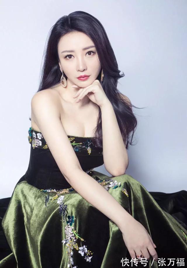 首饰|珠宝首饰的佩戴是为了增加美感，提升气质！