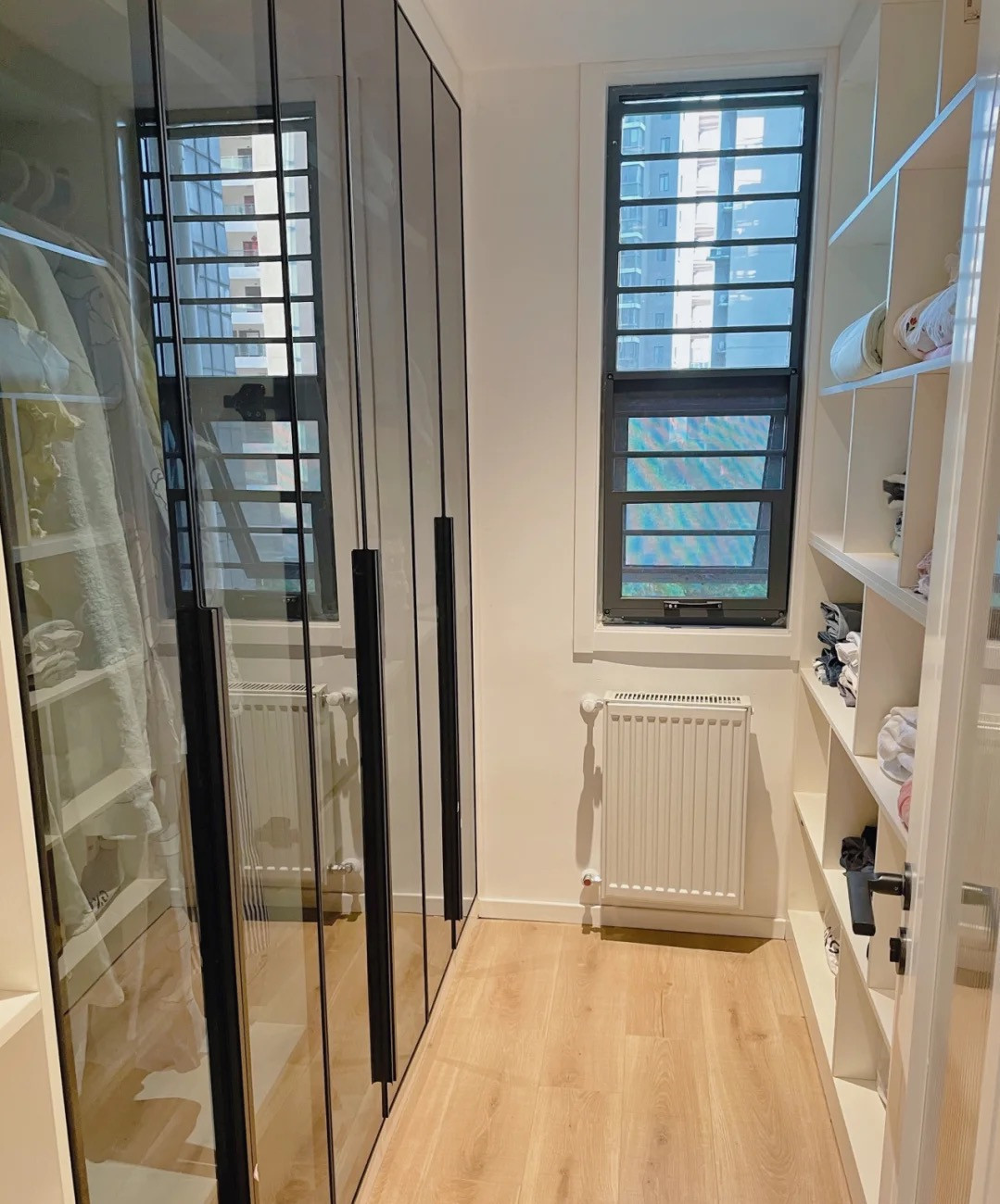 客厅|再买房,就照她家这样装,全屋大白墙、无主灯,干净利落,好舒服