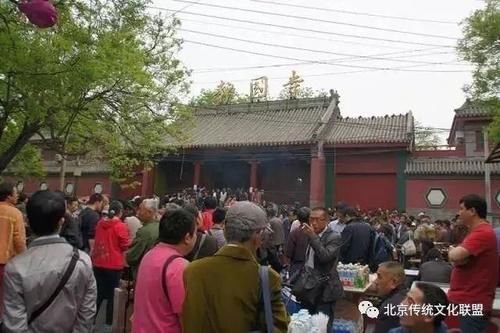  市场|报国寺 二环内第一家也是最后一家收藏市场