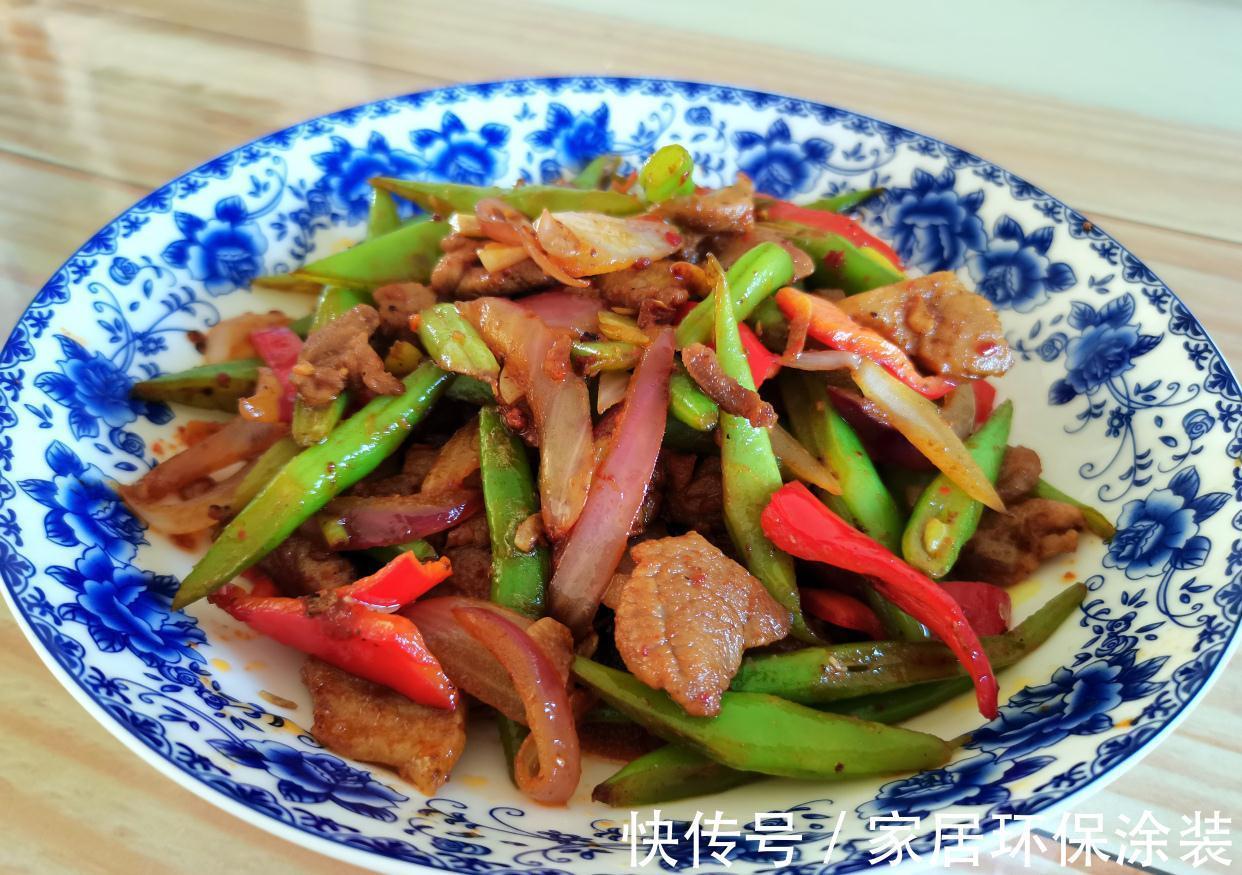 两人午饭，两菜一汤，都是自己爱吃的，最简单的幸福