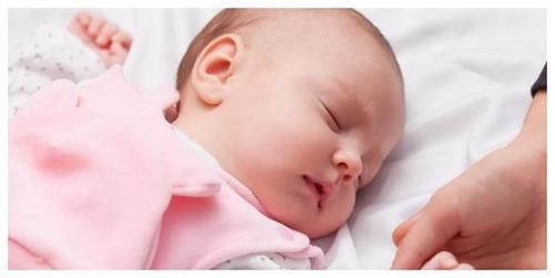 宝宝|宝宝做这3个动作不是“卖萌”,可能是生病了,宝妈别忽视