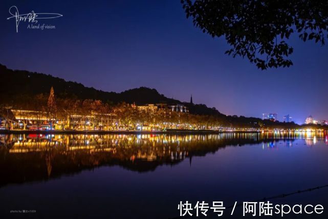 西泠印社|慢游西湖中最大的岛屿，巧遇北山路的夜色迷离，格外妖娆