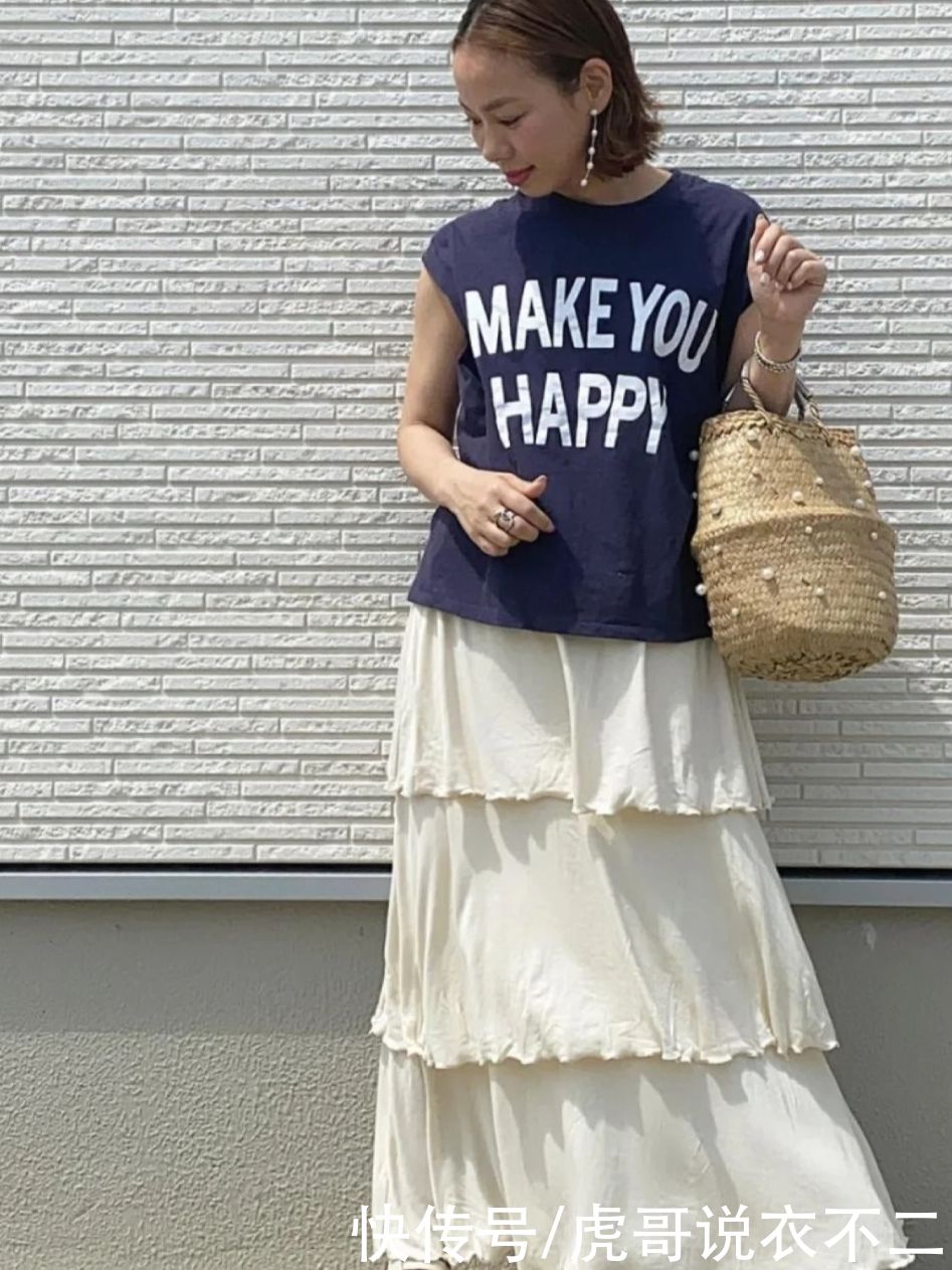 黑白灰|40岁女人穿衣如何营造亮点？学日本主妇这4个技巧，显年轻又气质