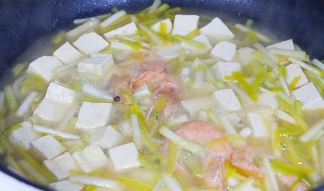 身高|父母都不高,孩子就长不了1米8多亏常吃“它”,个子15岁就1米8