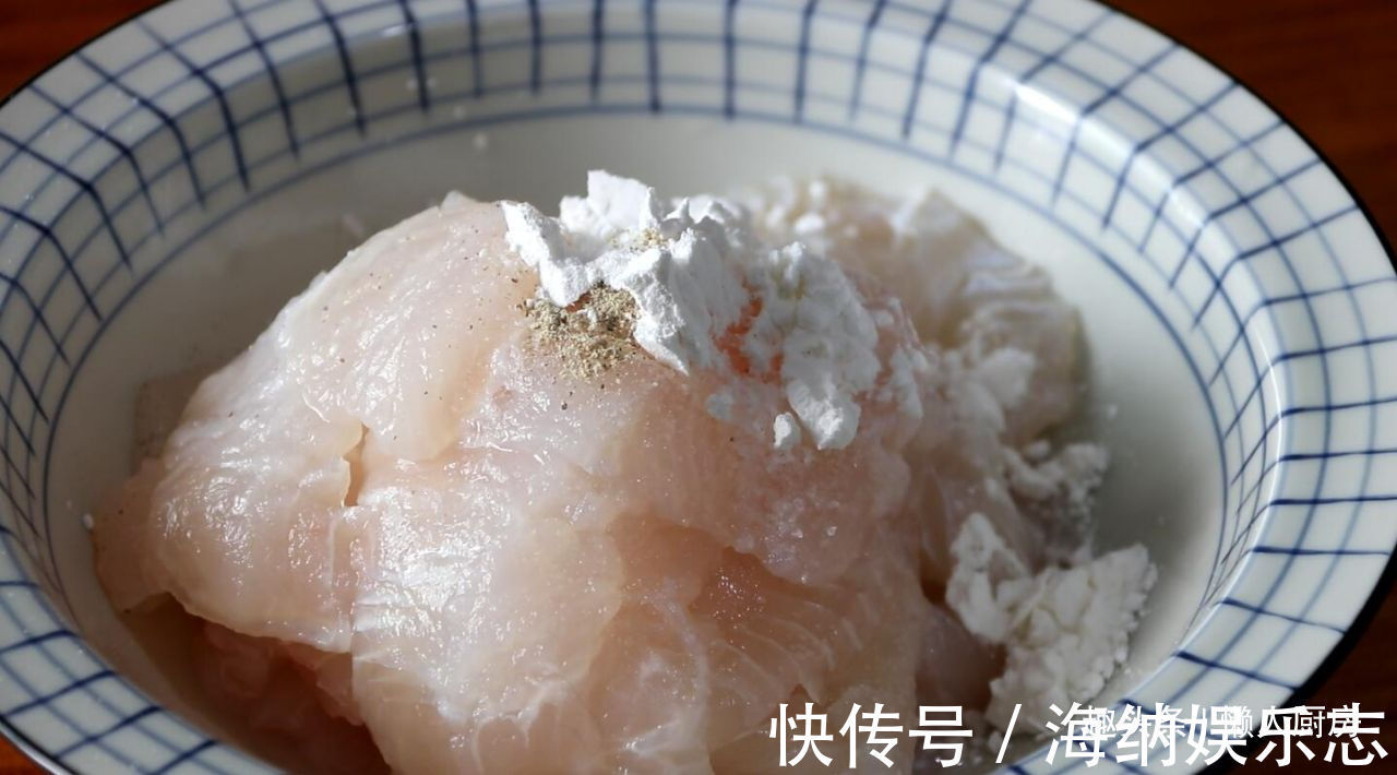 柠檬鱼片|酸菜鱼吃腻了,教你柠檬鱼片的做法,鱼肉爽滑,酸辣清香解油腻