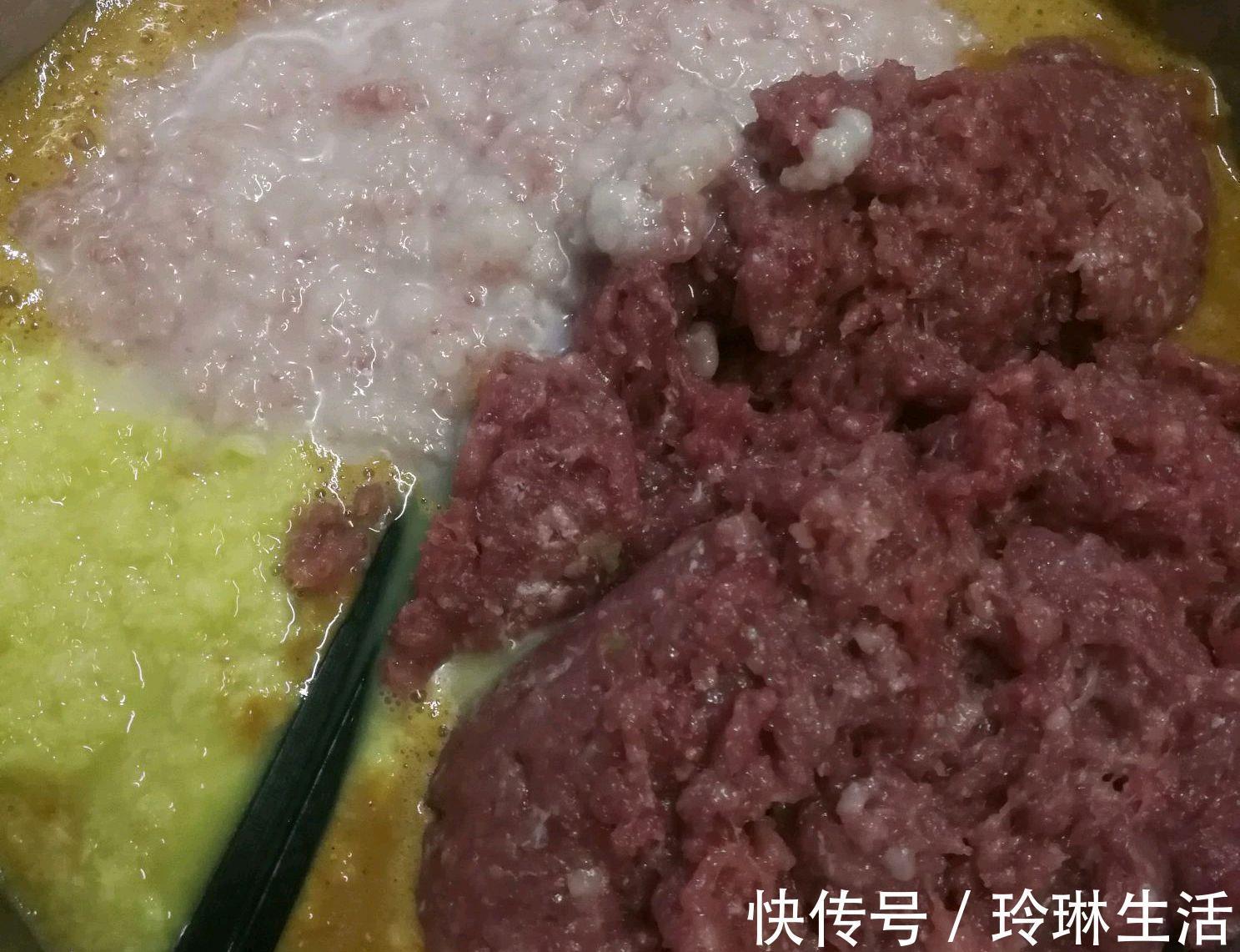 大馄饨|大馄饨万能肉馅调制方法,比饺子馅多2物,馄饨馅香嫩抱团又好吃