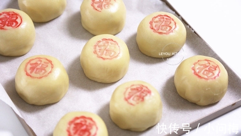 馅料|每年中秋都会做的月饼,咬一口,满手满嘴都是酥皮,比买的还香