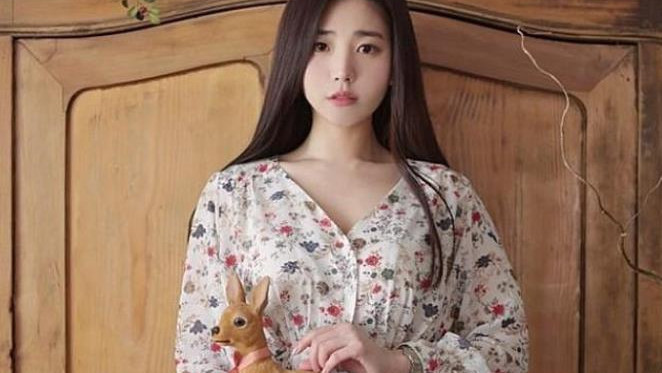 雪纺衫|艳若桃李的小姐姐, 一件碎花雪纺衫配牛仔裤, 清纯十分迷人