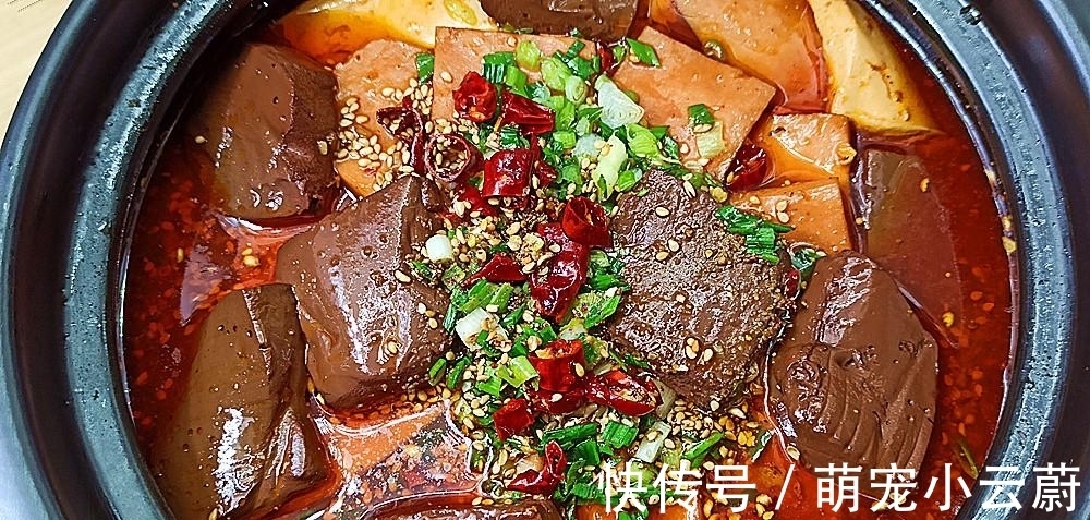天冷了,这道“麻辣血旺”做来吃,太过瘾,汤汁拌饭都能吃2碗