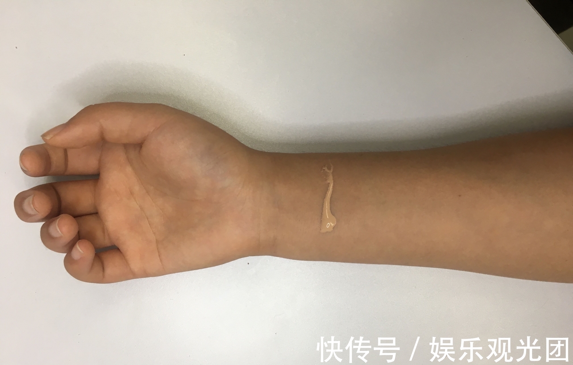 流动性 7款网红粉底液测评!真人实测告诉你哪个最值得买