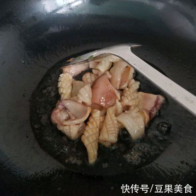 道家常干鱿鱼炒丝瓜|这道家常干鱿鱼炒丝瓜简单快手，超下饭