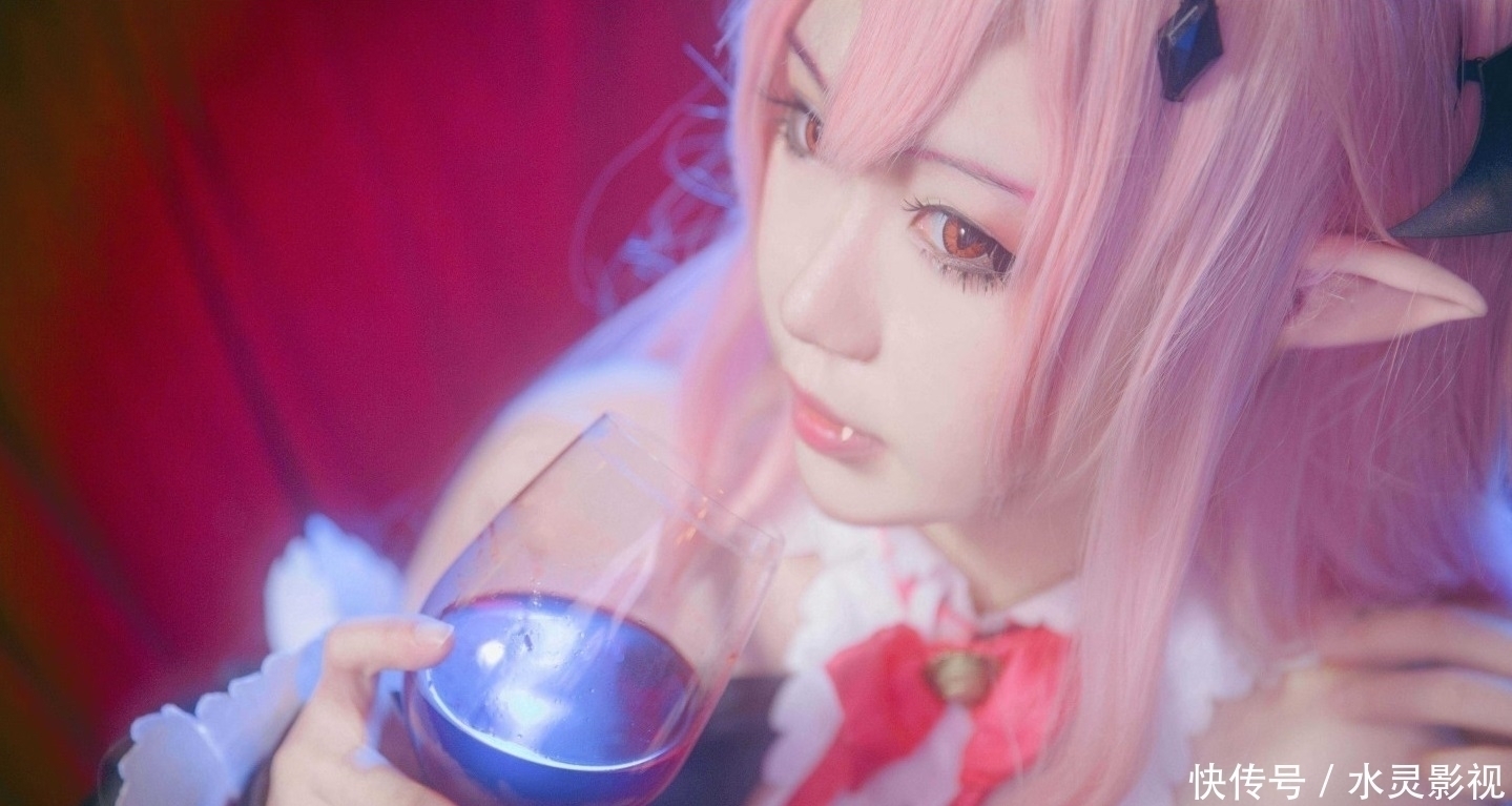 吸血鬼Cos|同样是吸血鬼Cos,差距能有多大,萝莉吸血鬼吸睛,初音认真的吗?