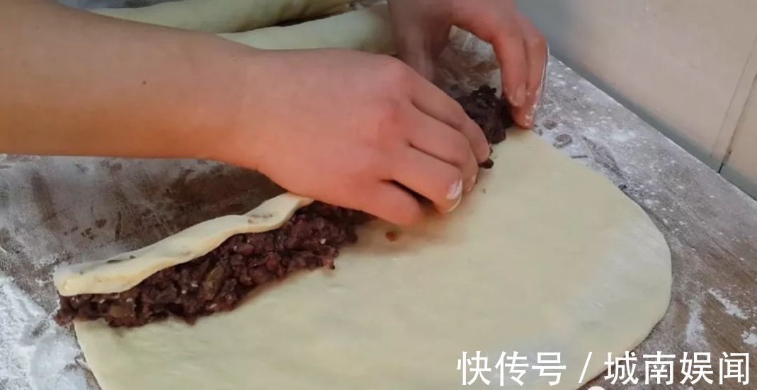蒸馍|红豆又出新吃法，不烙饼不蒸馍，我家一周吃3次，比蛋糕好吃十倍