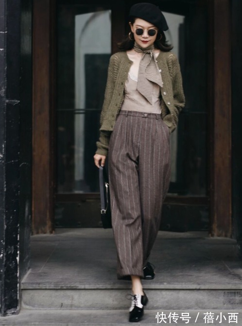 搭配|阔腿裤已烂大街了,现在流行“烟管裤”,这样穿搭腿粗胯宽都有救