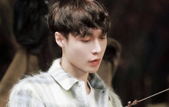 特殊待遇|“向往5”新全员海报，杨紫享有C位待遇，与张艺兴的距离成焦点