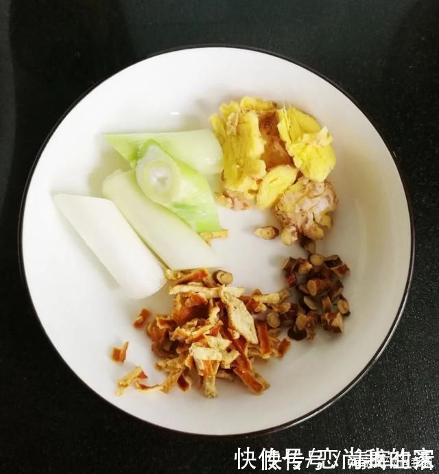 炖羊肉汤不要花椒、大料和料酒,加这两样味道鲜美,还没羊膻味!