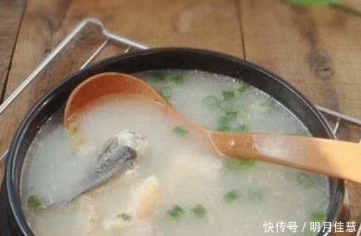 炖鲫鱼汤,万万不要直接下锅煎多做一步,汤鲜香浓白,好喝不腥