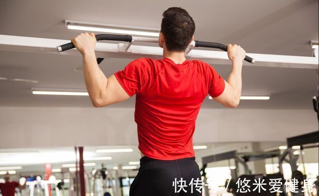 过杠|成年男人1次做多少个引体向上才算合格?