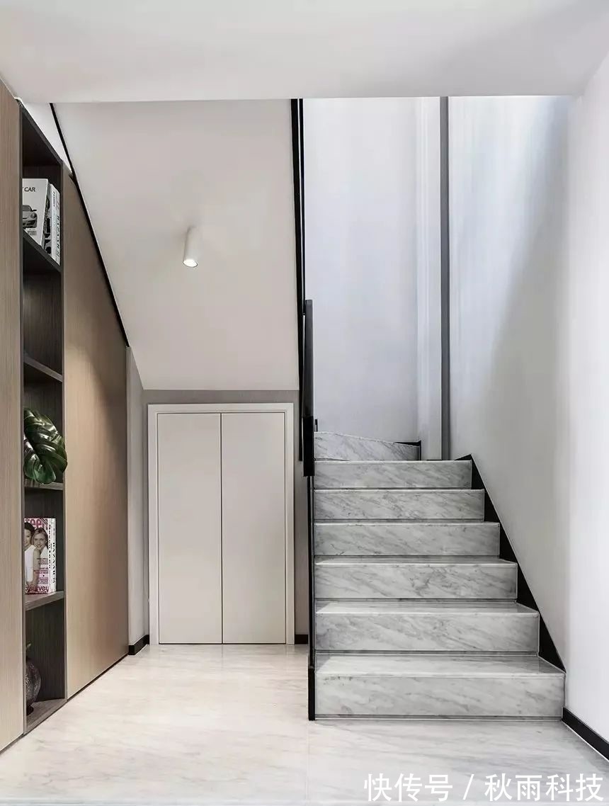 为主人|190㎡现代简约复式,灰白配+木饰面,营造安静优雅的空间