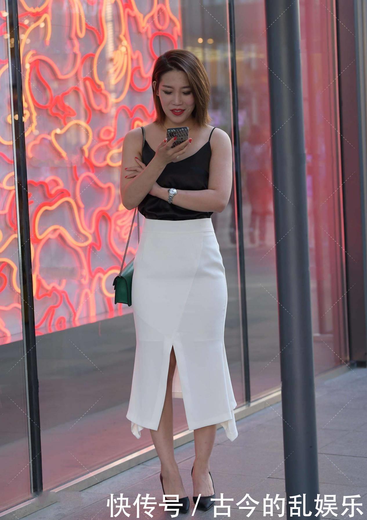 背心|白色半身裙,优雅大方,搭配真丝背心,太高级了吧