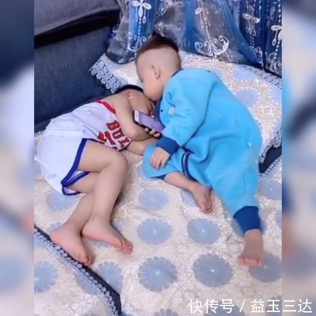 家长|弟弟看到哥哥睡着了,这个举动让众人暖心,网友:太懂事了