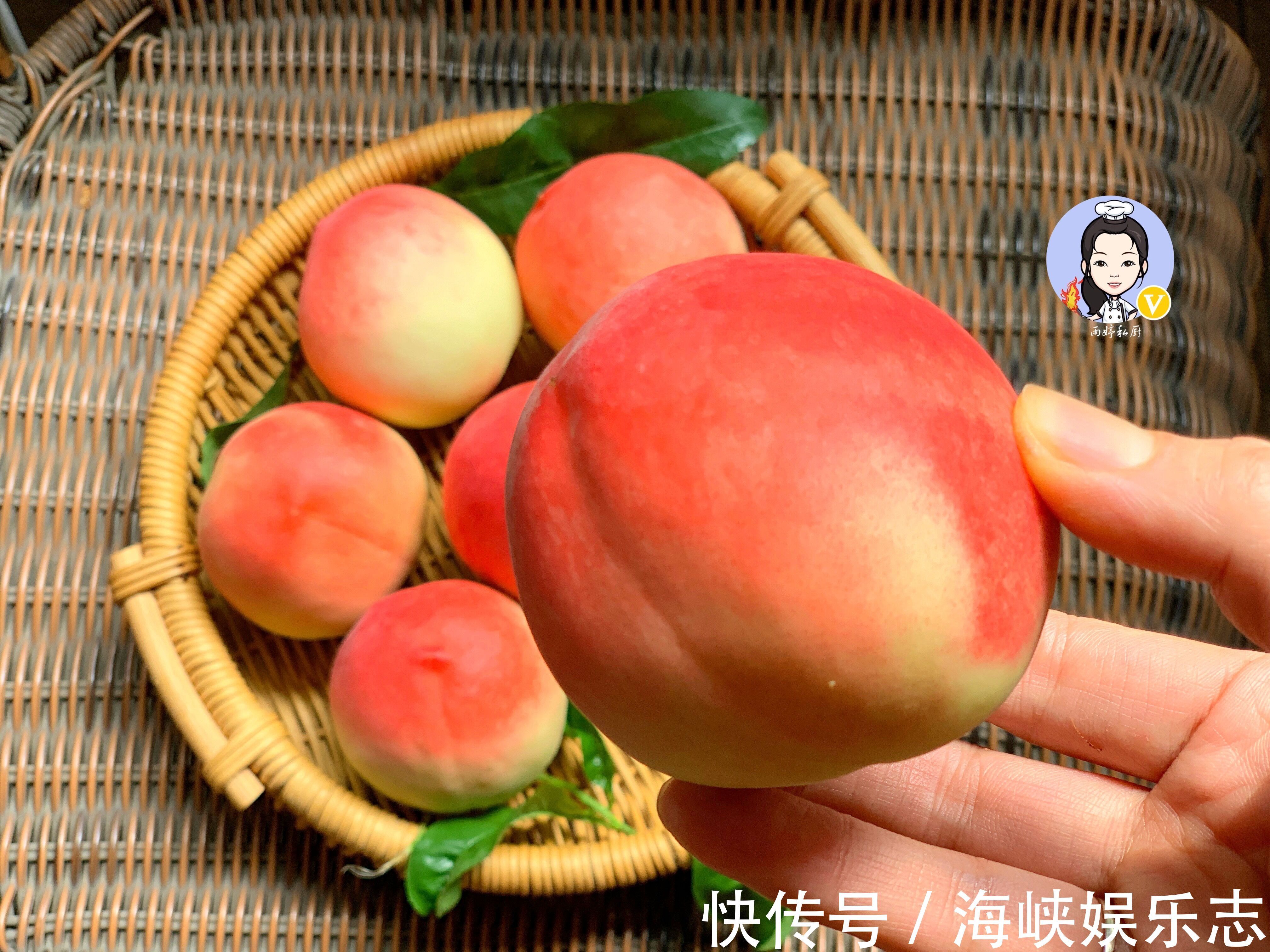 买桃子就要挑“公”的！香甜多汁，教你4个挑选窍门，一挑一个准