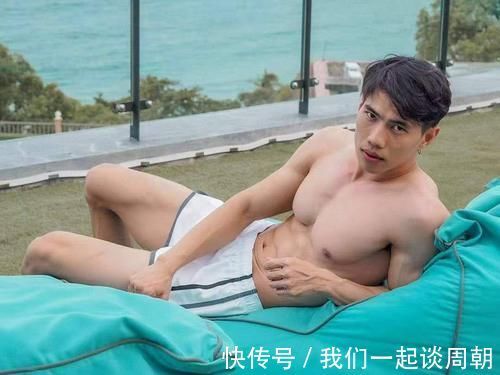 肌肉|居家型男更是肌肉靓仔,性感的人鱼线撩人心弦,胸肌和腹肌也圈粉