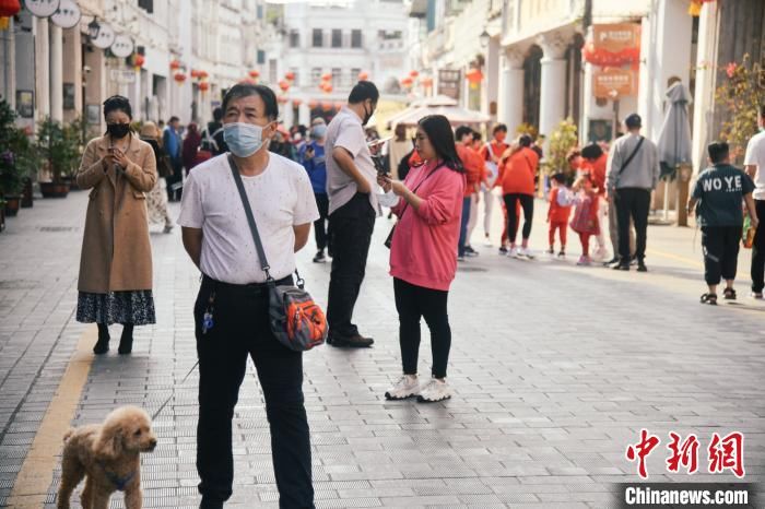 海口骑楼老街春节游客多