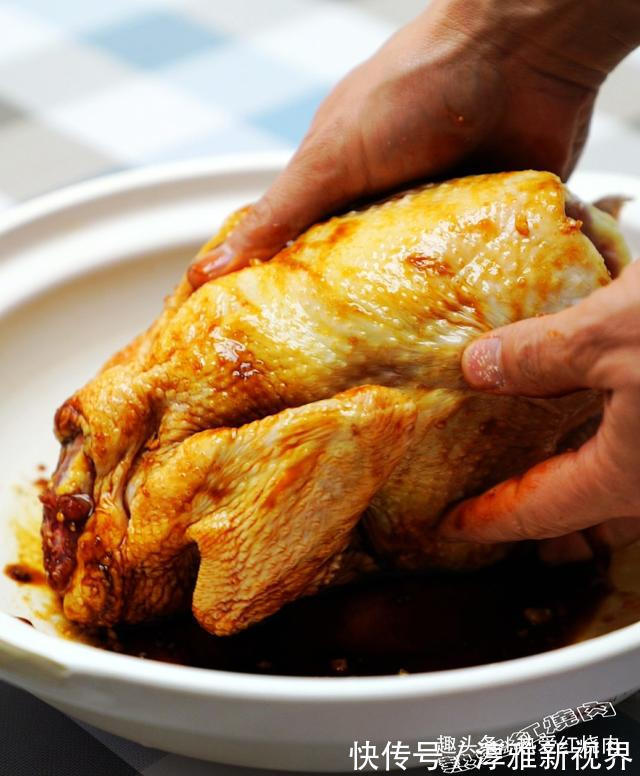 三黄鸡|嘴馋想吃肉了,买只鸡丢进电饭煲,没想到色泽诱人香味扑鼻真好吃