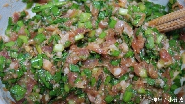这个馅的饺子百吃不厌,我家每周都包一次,馅香味美,真好吃