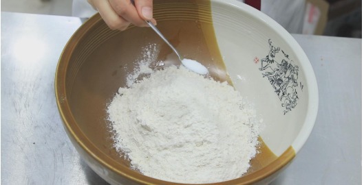 技巧|家常烙馍,学会烫面技巧,几分钟解决一家人早餐,张张柔软筋道