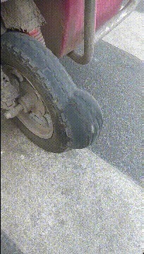 |搞笑GIF:看这切蛋糕的操作,强迫症人群看了会很舒服