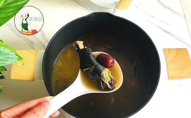 虫草花乌鸡|冷天,此肉女人要多吃,比牛肉羊肉强,煮汤鲜甜营养,冬天不怕冷