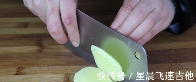 好吃|1个土豆1个胡萝卜，我家一周做5次，做法简单，还特别好吃！