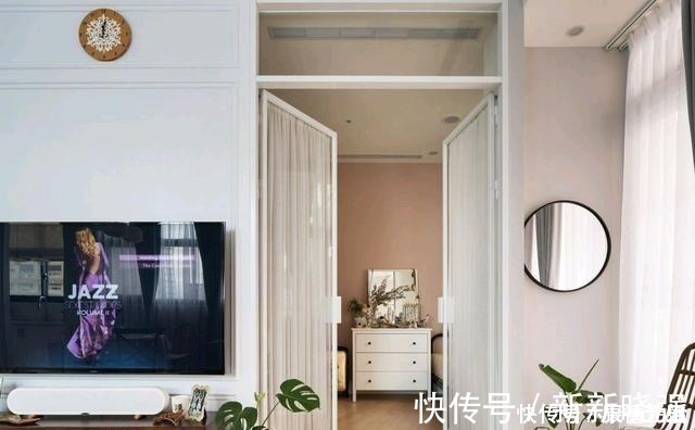 美式|医生夫妻106㎡美宅,主卧不做门,阳台比客厅还大,美到爆!