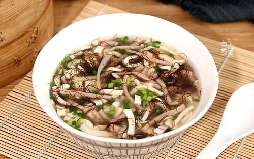  晚餐，这汤羹我家经常做，10分钟就上桌，鲜香嫩滑，好吃有营养