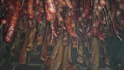  腊肉|做腊肉别只会放盐，多加5种香料，做好的腊肉晶莹剔透，香而不腻