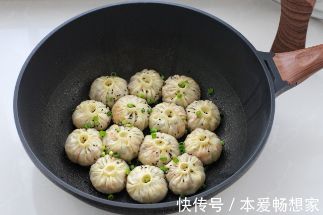 包菜|懒人生煎包做法，不发面不醒面，皮薄馅大简单快手，早餐就它了！