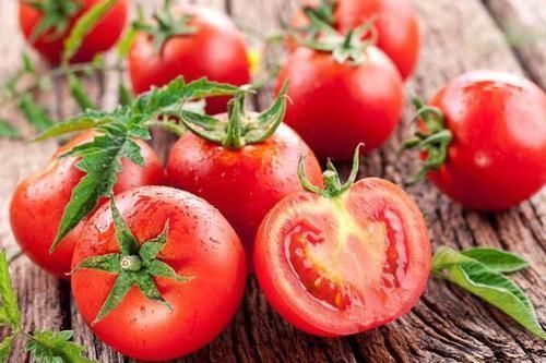红皮和粉皮的西红柿，哪种更好？内行人给出建议，别再买错了