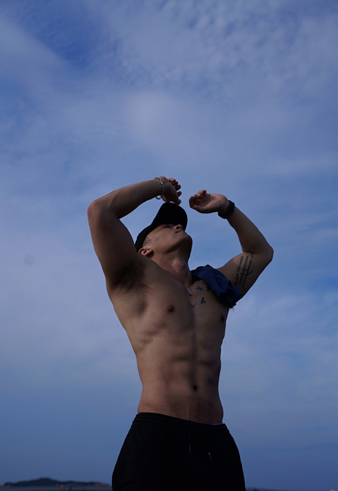 名媛|拥有漂亮公狗腰的肌肉名媛, 健身房就是大熔炉, 小长假坚持训练!