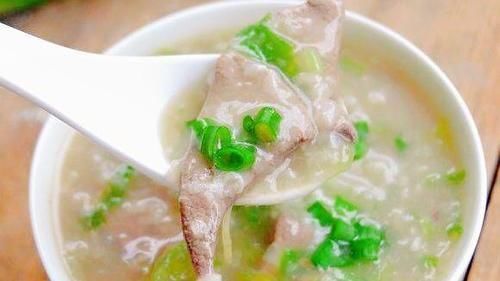 春季養(yǎng)生，第一水，一果，一粥，一菜，一肉，順應時節(jié)，家人受益