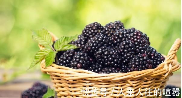 月经期间|女性来“大姨妈”时,4种水果敞开吃,排出子宫污血,皮肤嫩出水